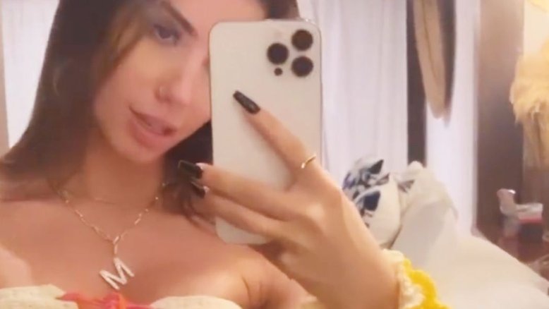 'Bundinha de fora', explica Maria Lina sobre look na praia