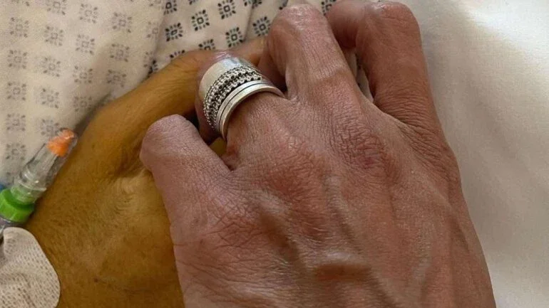 Atriz Quitéria Chagas emociona fãs ao anunciar morte do marido: 