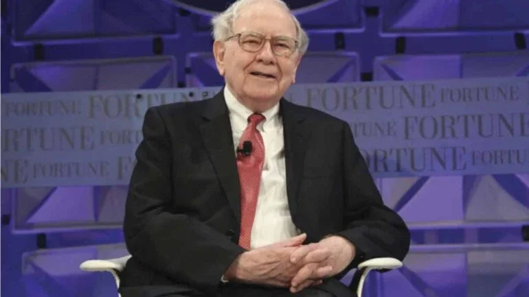 US$ 100 se tornaram US$ 104,6 bilhões: conheça o investimento que foi decisivo para a fortuna de Warren Buffett