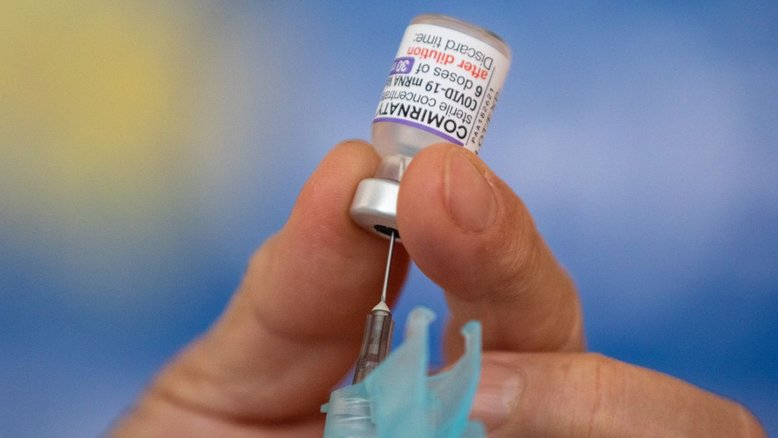 Governo anuncia ampliação do reforço com vacina bivalente para todos acima de 18 anos