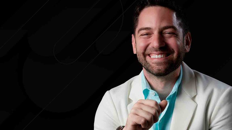 ESPECIALISTA EM FELICIDADE: DU OLIVA ENSINA A TER UMA VIDA MAIS FELIZ E TEM TRANSFORMADO A TRAJETÓRIA DAS PESSOAS MOSTRANDO QUE ELAS PODEM SER FELIZES EM SUAS CARREIRAS E VIDAS PESSOAIS