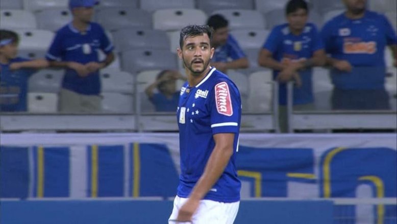 Cruzeiro confirma a contratação do atacante Henrique Dourado
