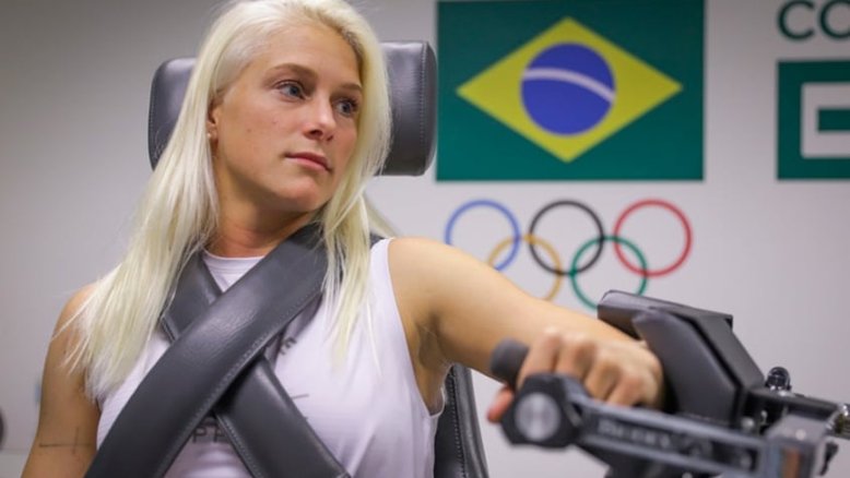 Tatiana Weston-Webb conquista 1º vaga do surf brasileiro nos Jogos Olímpicos de Paris 2024