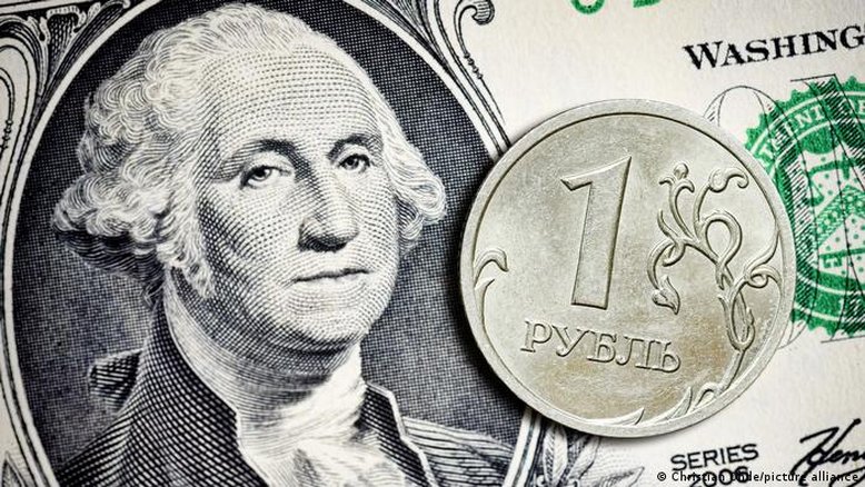 O que está por trás da nova queda do rublo, a moeda russa