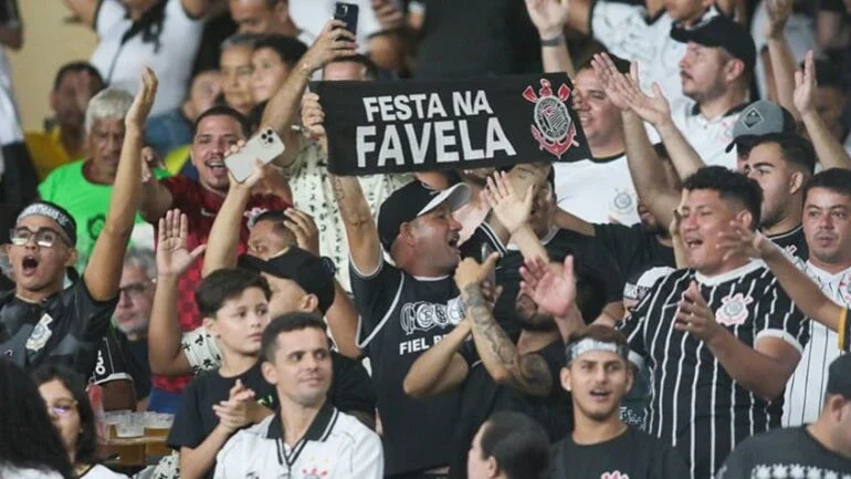 Mesmo com ingressos, torcedores do Corinthians são impedidos de acompanhar partida contra o Remo