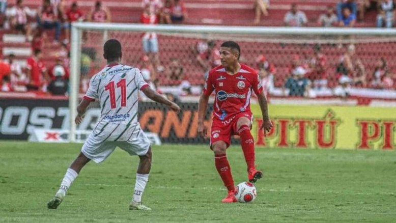 Vasco encaminha contratação de volante do Náutico