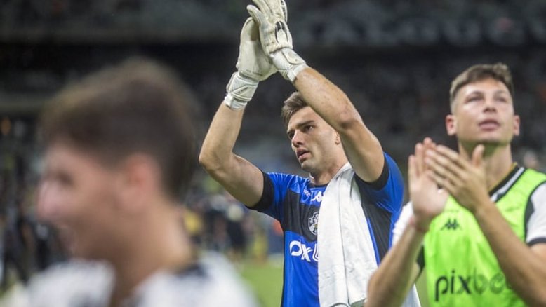 Léo Jardim foi o goleiro com mais defesas na 1ª rodada do Brasileirão
