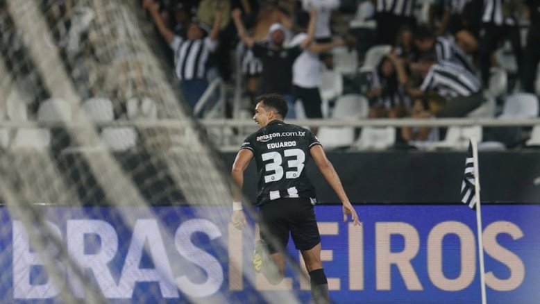 Eduardo volta a ser decisivo, mostra lado goleador e qualidades para ser o protagonista do Botafogo no ano