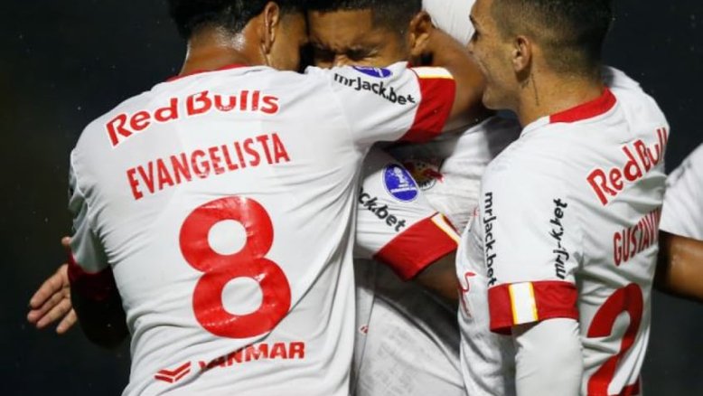 Bragantino goleia Oriente Petrolero e mantém 100% na Sul-Americana