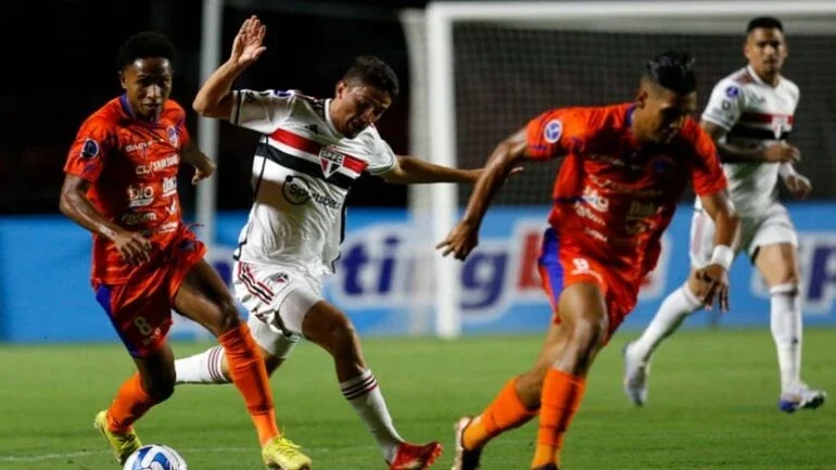 Com gol de Marcos Paulo, São Paulo vence Puerto Cabello no final e faz Rogério Ceni respirar no cargo
