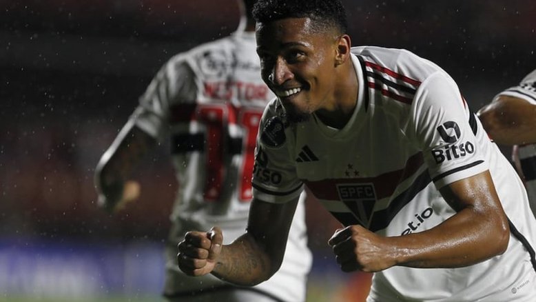 'Podemos discutir, brigar, mas fica dentro do campo': Ceni tenta encerrar assunto Marcos Paulo no São Paulo