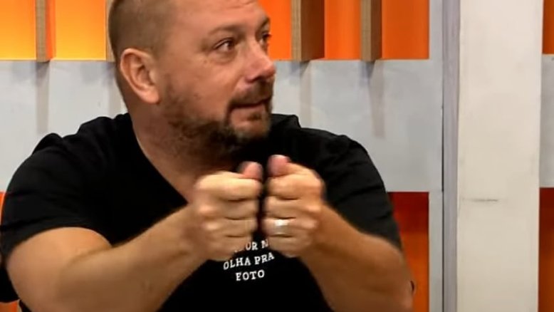Alê Oliveira anuncia saída de emissora: 'Aviso prévio sem moderação'