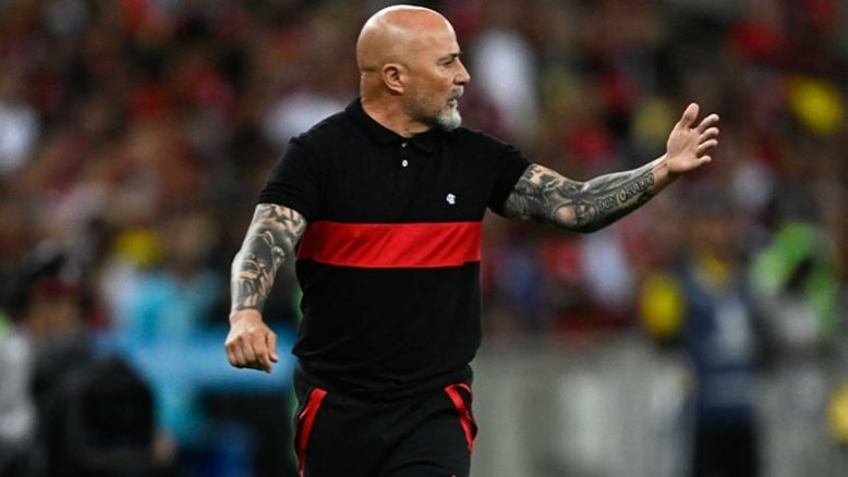 A estreia de Sampaoli pelo Flamengo: inquietude e movimentação inusitada na área técnica