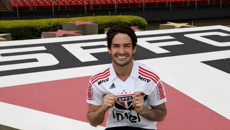 Salário baixo e contrato de produtividade: São Paulo prepara oferta para Pato após aval de Dorival
