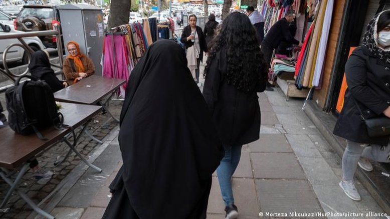 Repressão contra mulheres volta a se intensificar no Irã