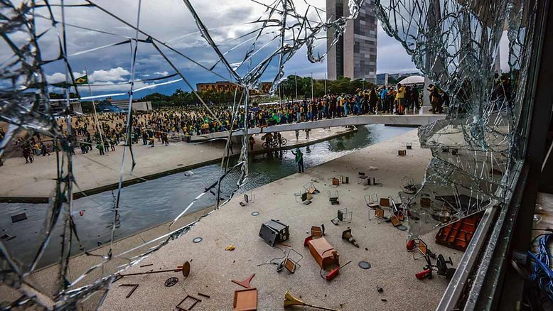 VANDALISMO Militantes bolsonaristas destruíram as sedes dos Três Poderes, em Brasília, no dia 8 de janeiro
