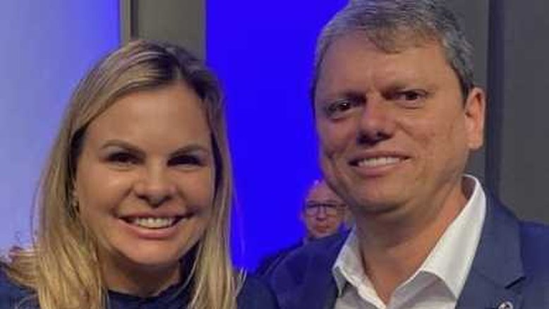 A deputada estadual Carla Morando e o governador de São Paulo, Tarcísio de Freitas