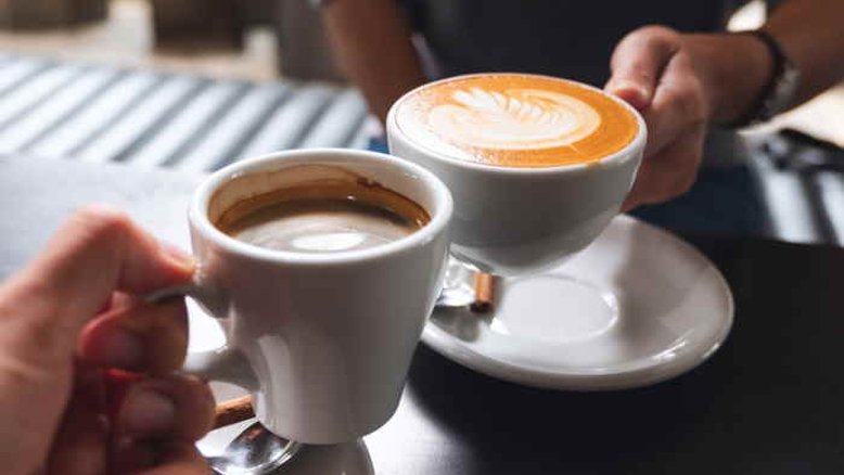 É ruim beber café com o estômago vazio?