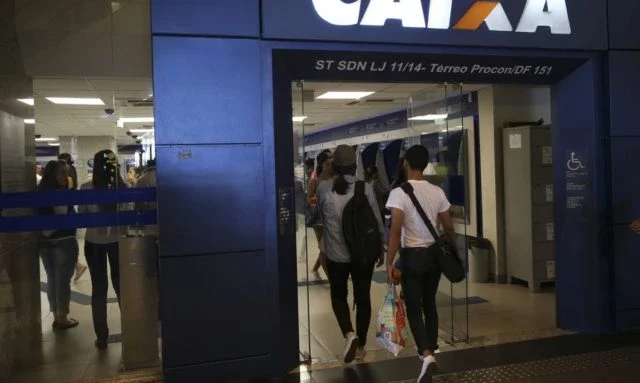 Caixa abre mais cedo para negociar Desenrola e Minha Casa, Minha Vida