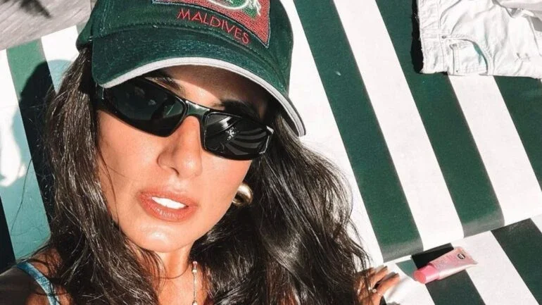 De biquíni azul e look vintage, Carol Peixinho recebe chuva de elogios no Instagram