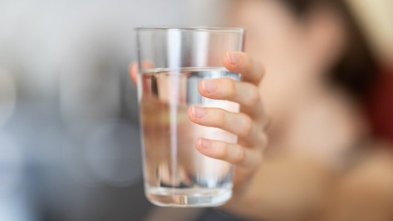 Beber mais água deixa você mais feliz?
