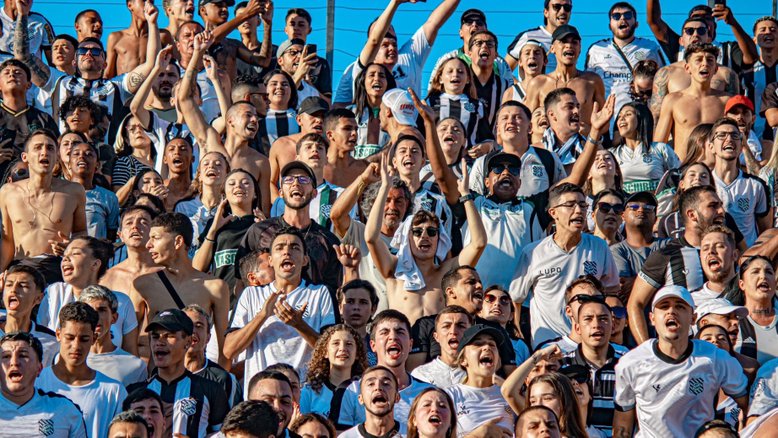 Com Pix de Edmundo e Chicão, Figueirense faz campanha para disputar Série C