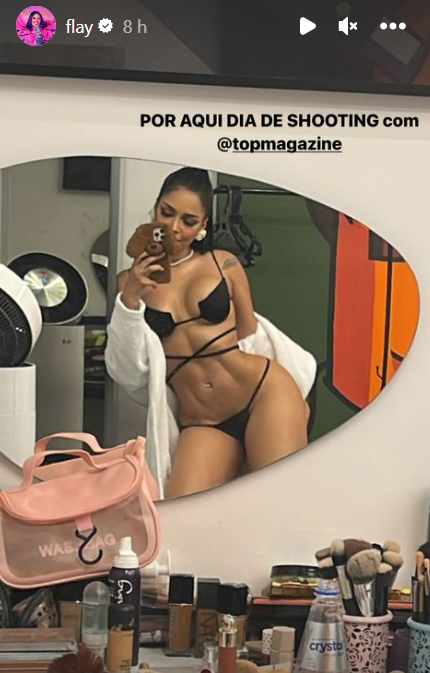 De biquíni preto, Flay mostra corpo curvilíneo em ensaio de fotos 10 De biquíni preto, Flay mostra corpo curvilíneo em ensaio de fotos