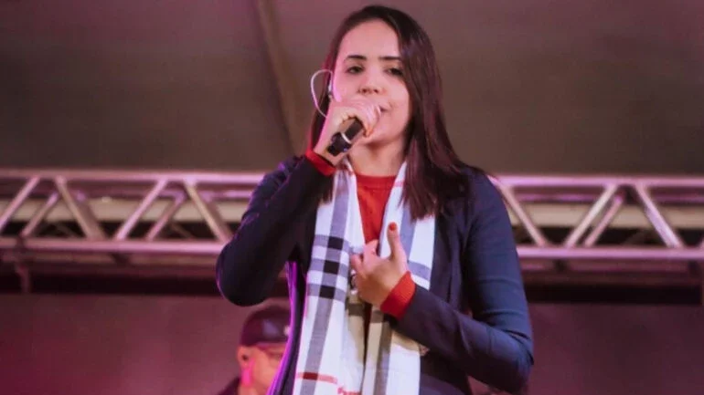 Cantora sertaneja Grazi Barbosa morreu após um acidente de carro