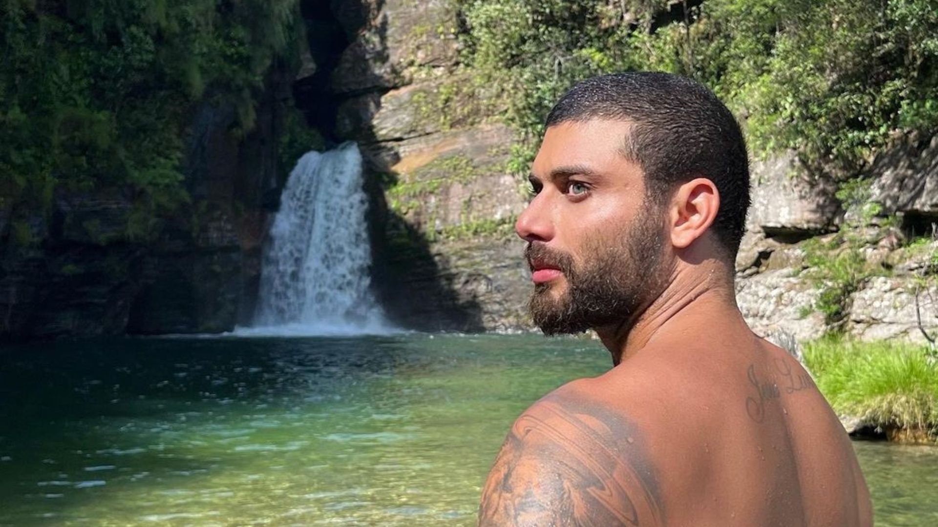 Jesus Luz posa nu e poetiza: ‘Não precisamos de vestimenta’ - ISTOÉ