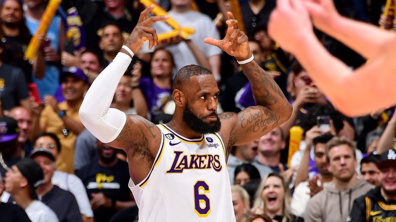 Reprodução/Twitter @Lakers