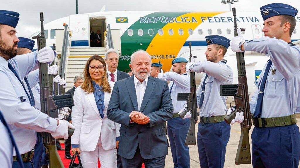Lula chega a Lisboa para visita cheia de simbolismos e uma agenda de negócios