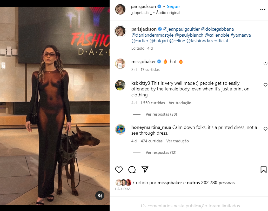 Vestindo estampa controversa, filha de Michael Jackson causa polêmica na web