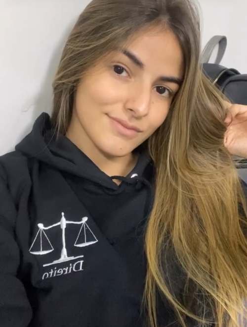 'Desci o pau': Saiba quem é a Miss que perdeu coroa por brigar na rua