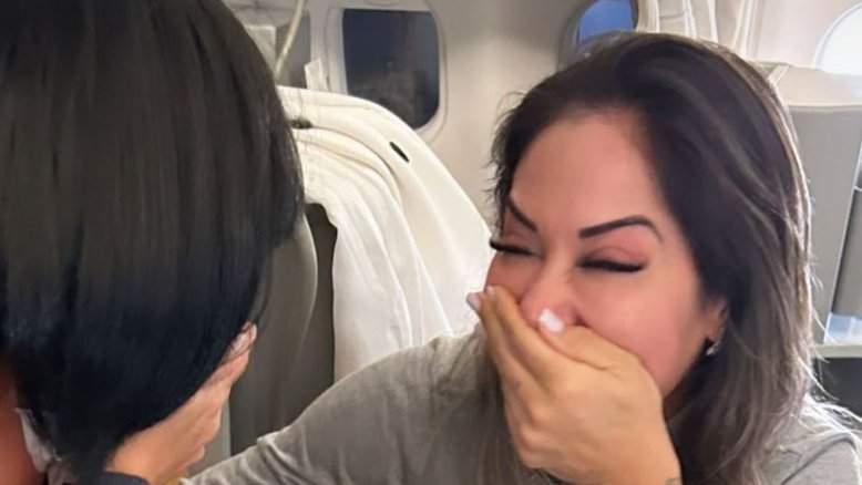 'Avião inteiro parou': Maira Cardi é surpreendida em voo internacional; entenda
