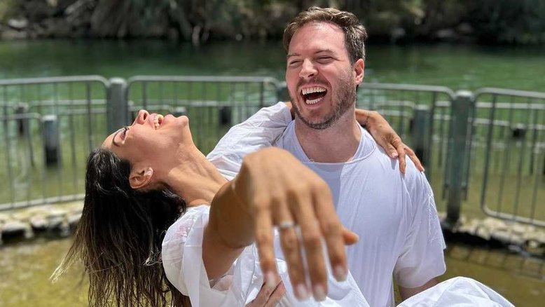 'Tentando não julgar. Deus me ajude', dispara influencer sobre noivado de Maíra Cardi