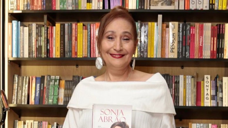 Sonia Abrão fala sobre seu estado civil e cobrança para a mulher sempre ter alguém