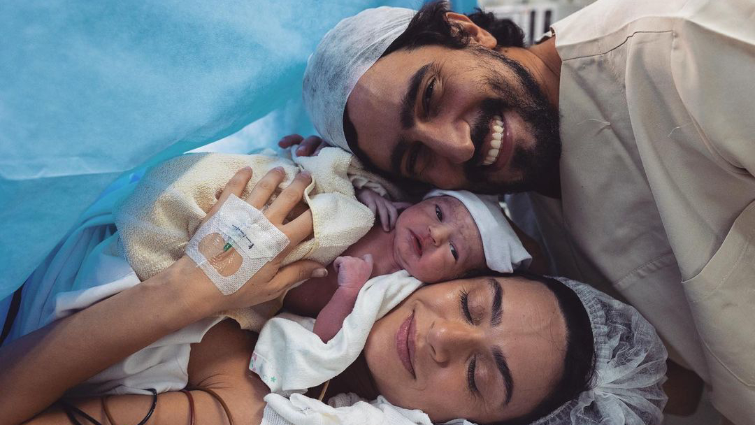 Nasce segunda filha de Thaila Ayala e Renato Góes: ‘Família completa’