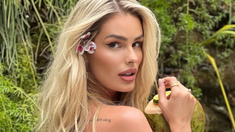 Exibindo tatuagens, Yasmin Brunet manda indireta: 'Preciso de outro beijo'