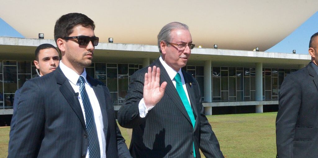Brasília - Eduardo Cunha deixa o Congresso Nacional depois de renunciar à presidência da Câmara dos Deputados (José Cruz/Agência Brasil)