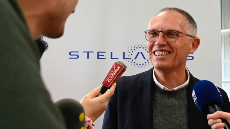 Stellantis anuncia renúncia do CEO, Carlos Tavares