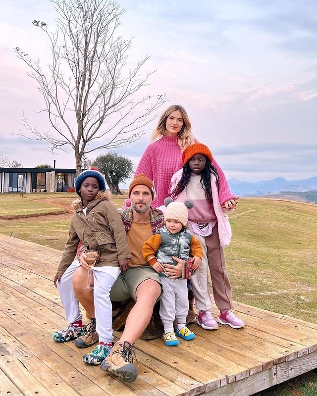 Giovanna Ewbank revela que proíbe filhos de terem redes sociais: ‘É difícil isolar’