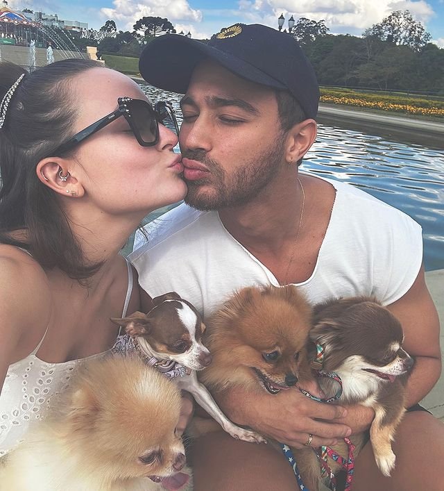 Larissa Manoela se declara para o noivo em meio a polêmicas com a família