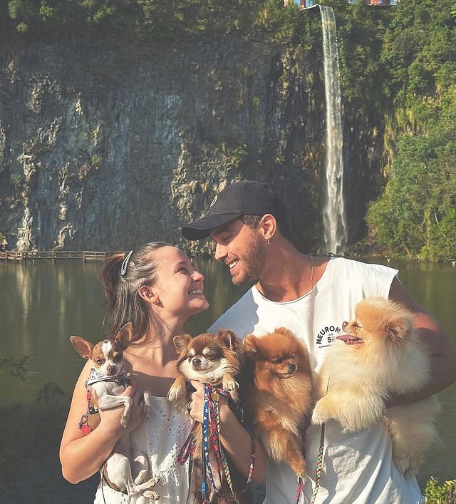 Larissa Manoela se declara para o noivo em meio a polêmicas com a família