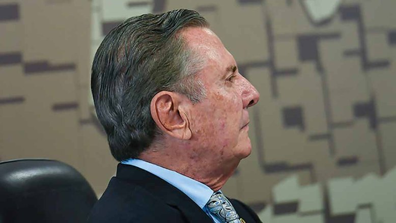 Collor contraria versão da própria defesa e diz não fazer uso de medicamentos