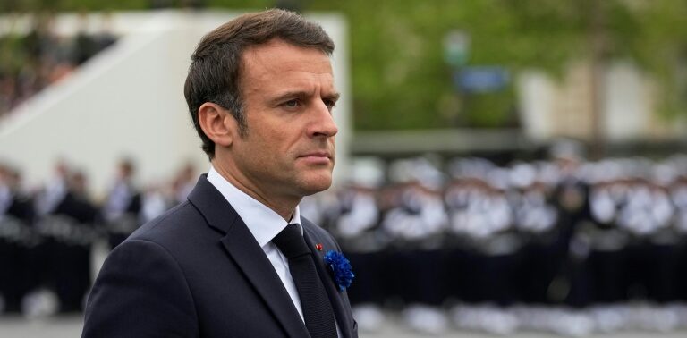 França vai inscrever o direito ao aborto na Constituição, anuncia presidente