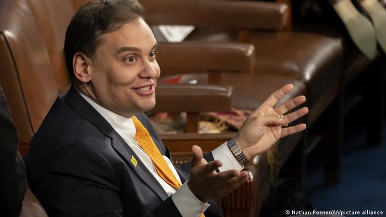 Deputado dos EUA George Santos é acusado de 13 crimes