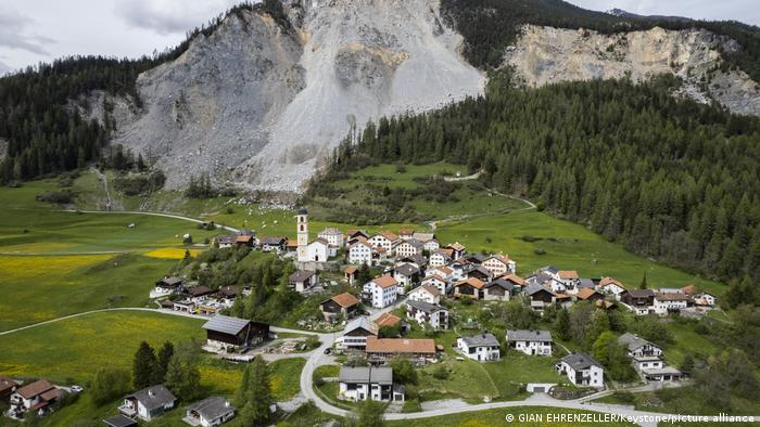 Suíça evacua vila por risco de deslizamento