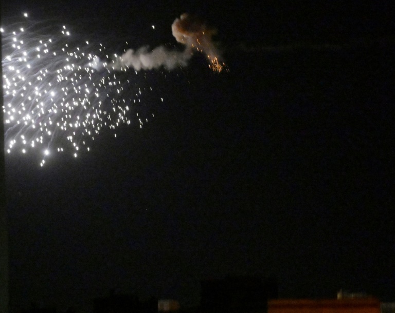 Um drone derrubado explode em 28 de maio de 2023 em Kiev - AFP