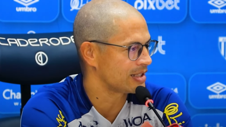 Avaí demite técnico Alex após derrota para o Vila Nova