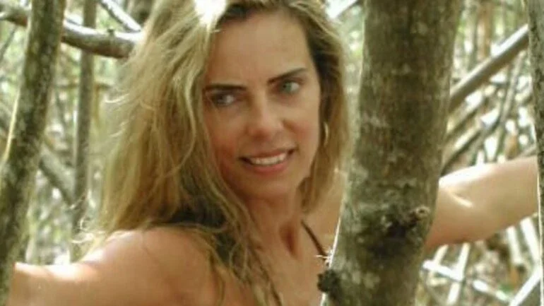 Bruna Lombardi relembra ensaio de biquíni e reflete: 